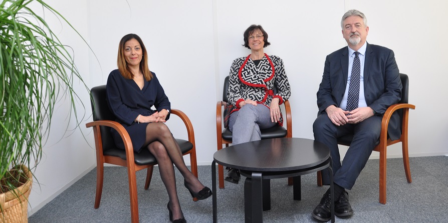 L'équipe de direction - de g. à dr. : Siham Giuranna sous-directrice, Dr Odile Blanchard médecin-conseil régional et Dr Jean-François Razat médecin-conseil régional adjoint